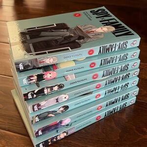 Set of 7 Manga Books- Spy Family